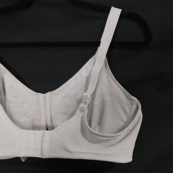 WACOAL | 40 DDD | Elegant Light Grey Lace Bra | Underwire Support | Unpadded - Picture 11 of 16